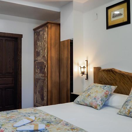 Posada Y Apartamentos Trebuesto De Guriezo Bagian luar foto