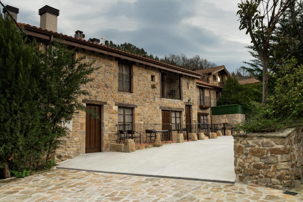 Posada Y Apartamentos Trebuesto De Guriezo Bagian luar foto