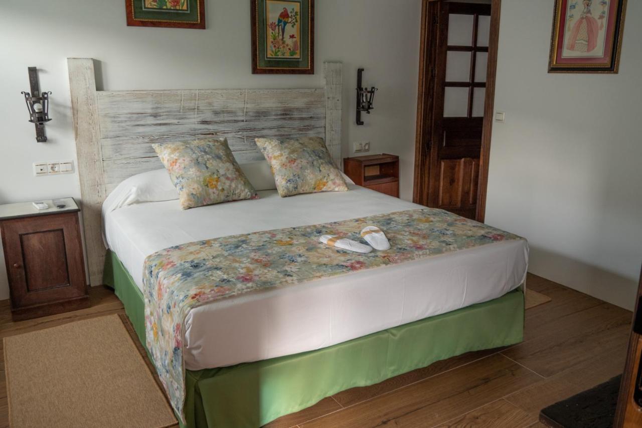 Posada Y Apartamentos Trebuesto De Guriezo Bagian luar foto