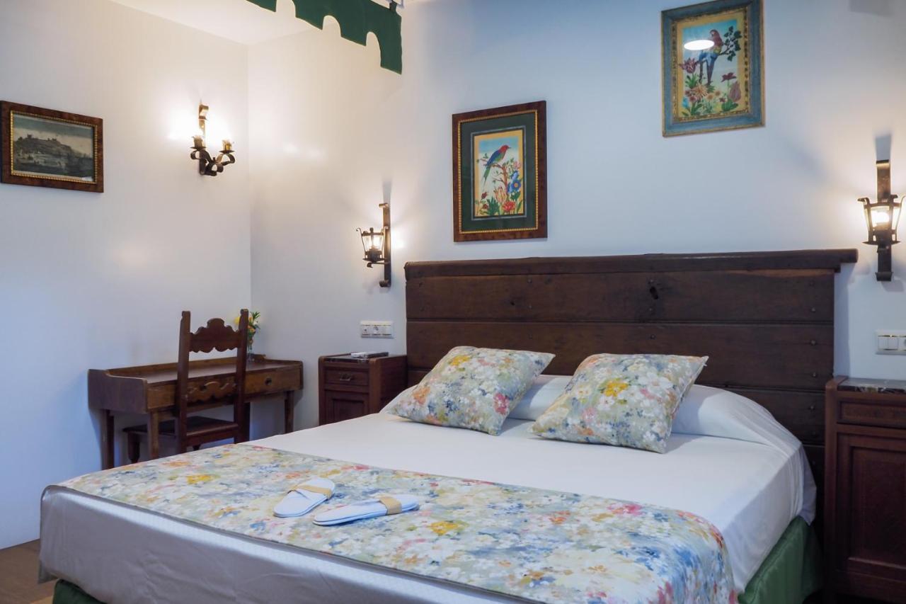 Posada Y Apartamentos Trebuesto De Guriezo Bagian luar foto
