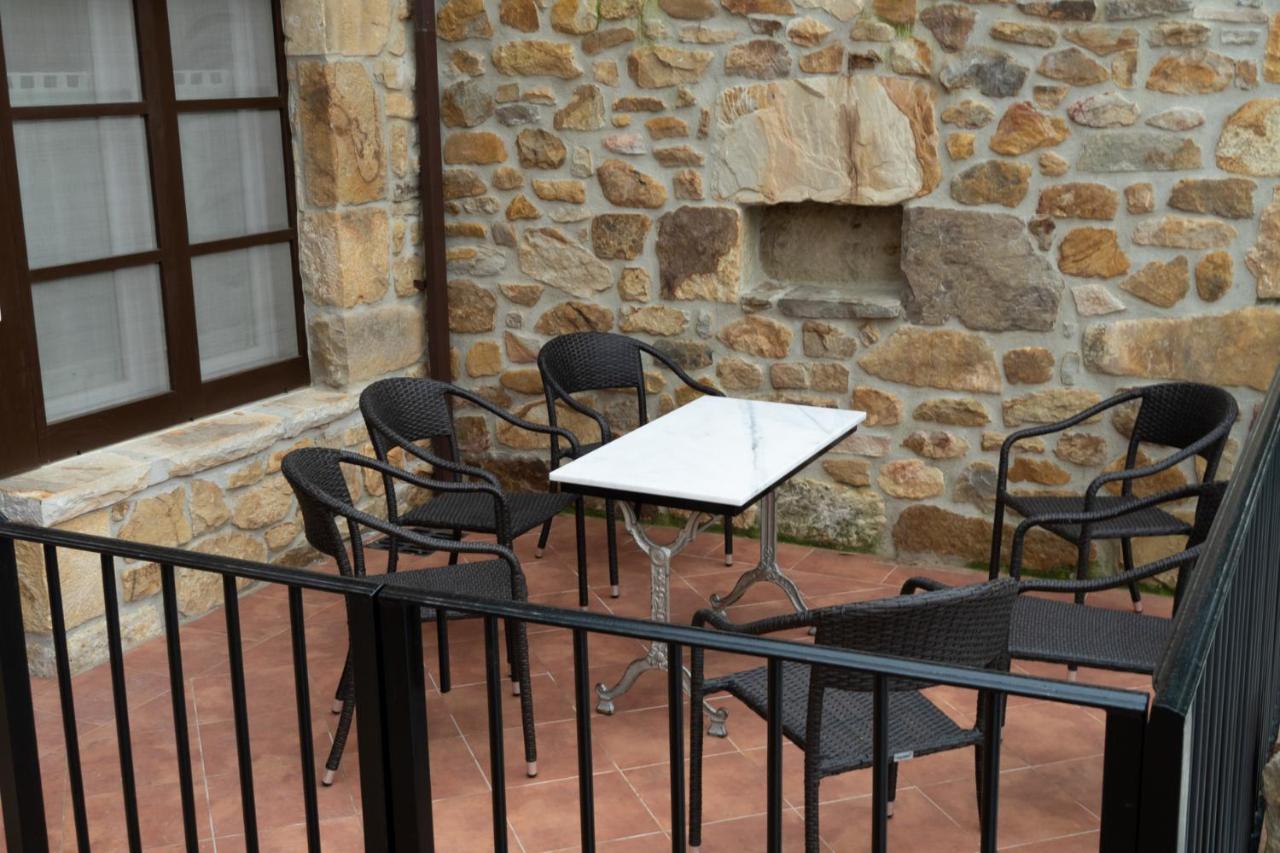 Posada Y Apartamentos Trebuesto De Guriezo Bagian luar foto