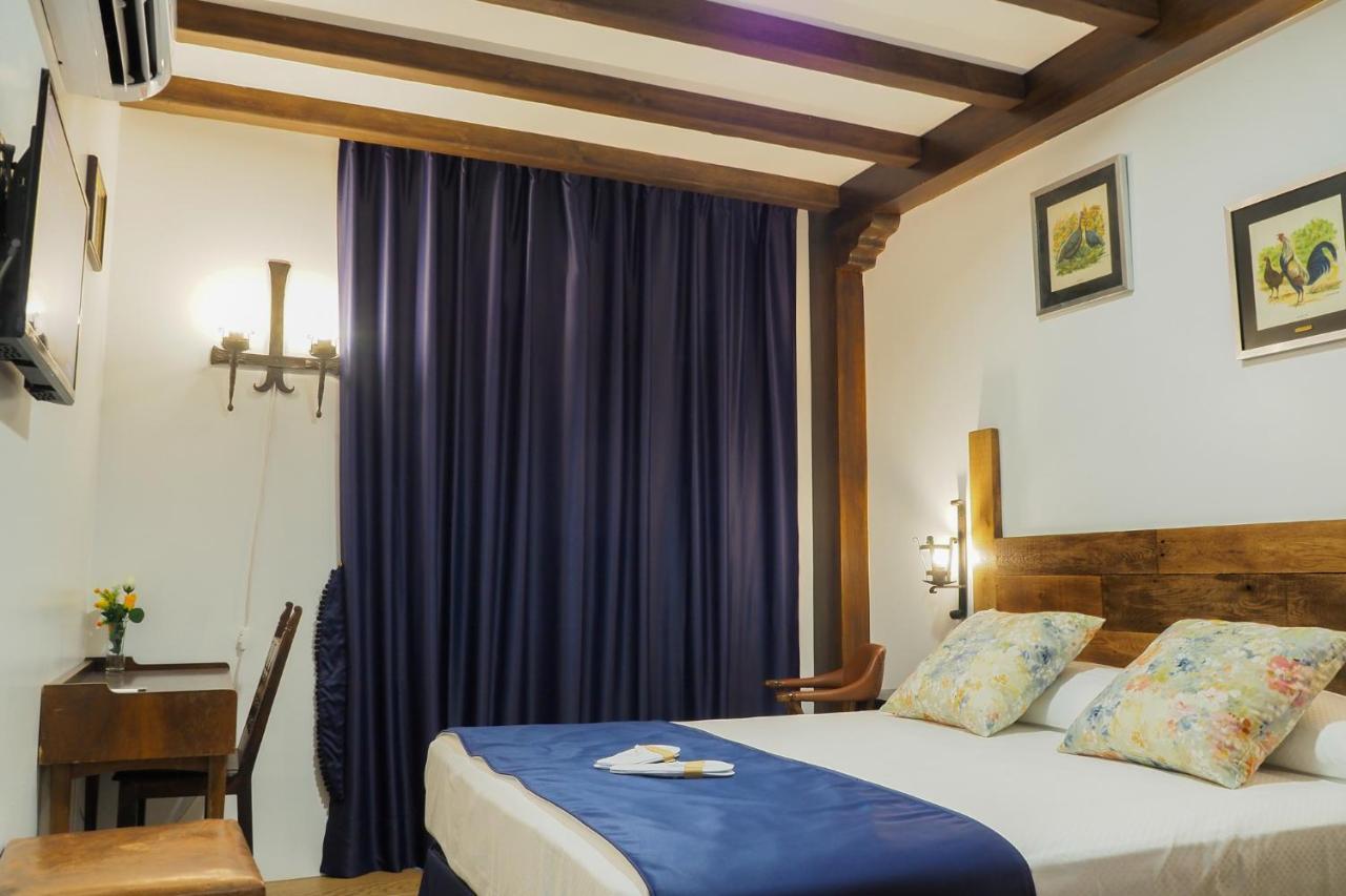 Posada Y Apartamentos Trebuesto De Guriezo Bagian luar foto