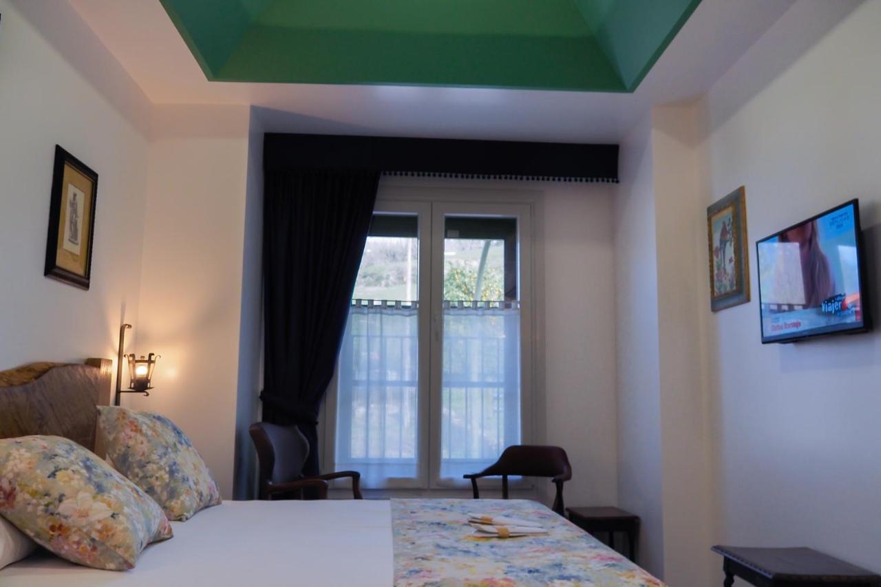 Posada Y Apartamentos Trebuesto De Guriezo Bagian luar foto