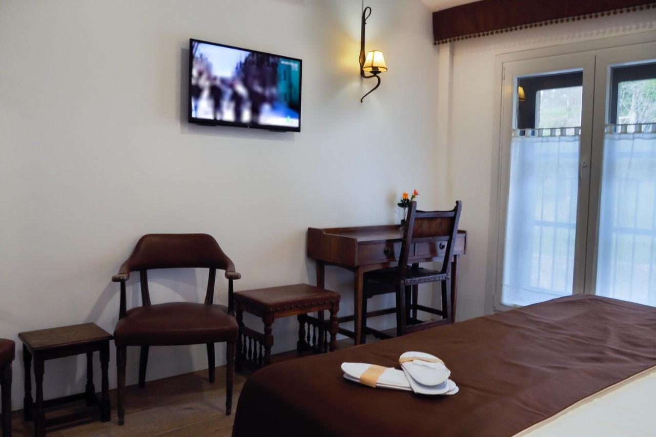 Posada Y Apartamentos Trebuesto De Guriezo Bagian luar foto