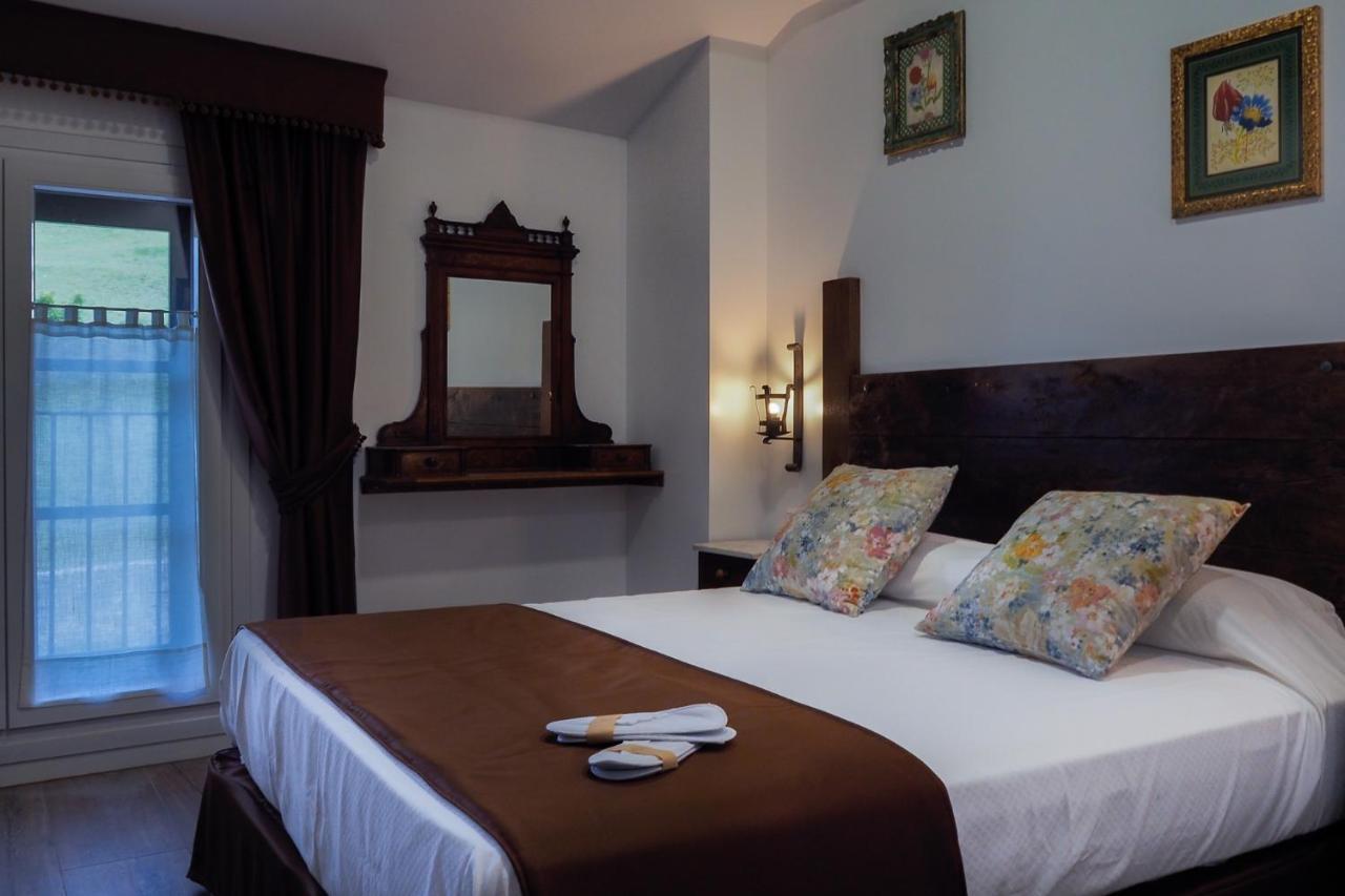 Posada Y Apartamentos Trebuesto De Guriezo Bagian luar foto