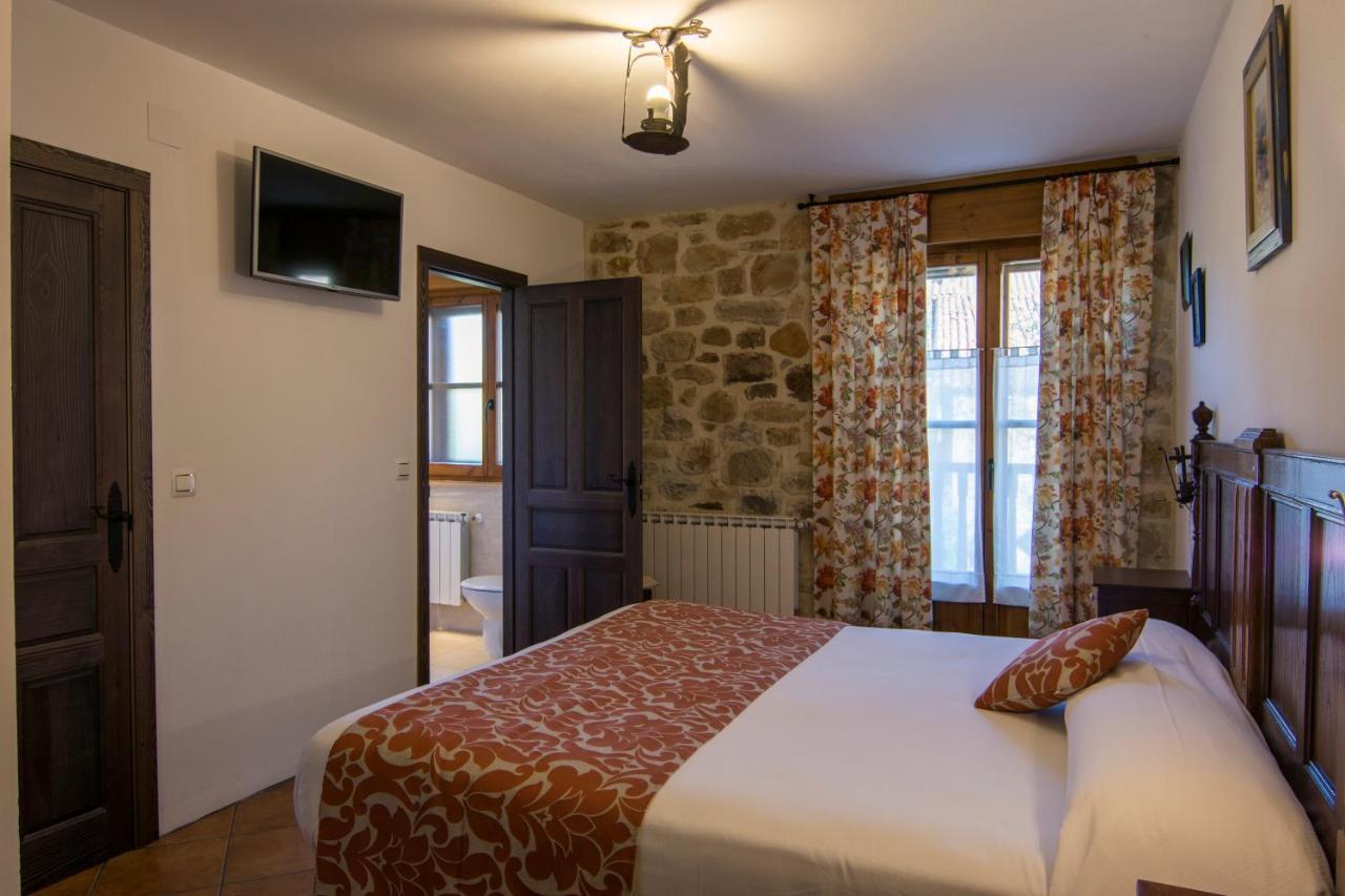 Posada Y Apartamentos Trebuesto De Guriezo Bagian luar foto