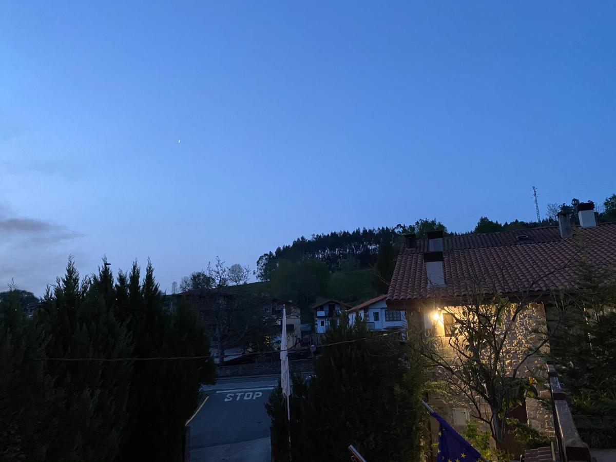 Posada Y Apartamentos Trebuesto De Guriezo Bagian luar foto