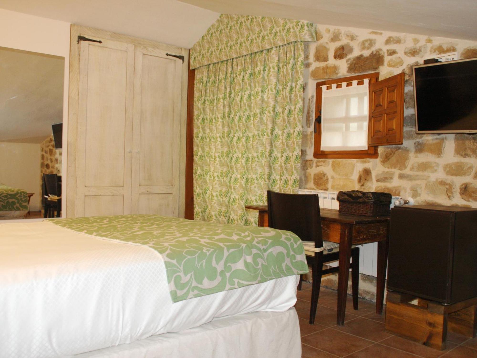 Posada Y Apartamentos Trebuesto De Guriezo Ruang foto