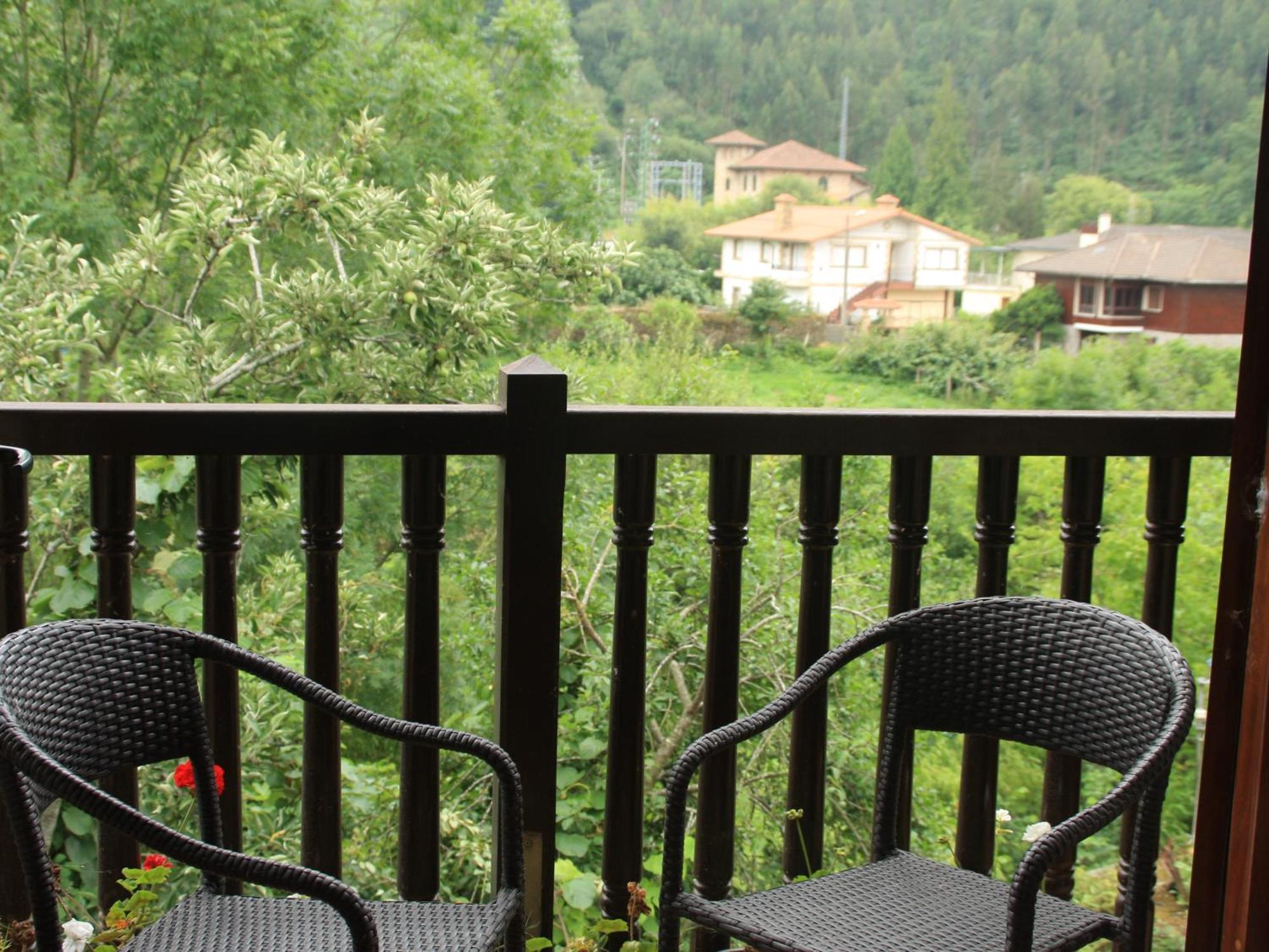 Posada Y Apartamentos Trebuesto De Guriezo Ruang foto
